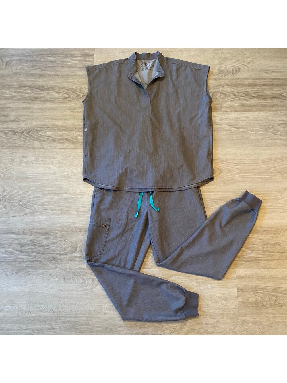 FIGS Graphite Grey Zamora Jogger Rafaela Oversized Top Scrub Set Small / Medium